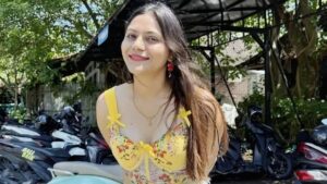 YouTuber-Jyoti-Malhotra-04-300x169 ज्योति मल्होत्रा की आय ₹15-25 हजार प्रति माह, पर वह रुकती थी 5 स्टार होटेल में